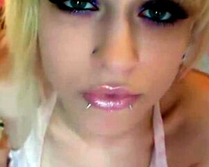 Lovely stunner with total lips and massive eyes,